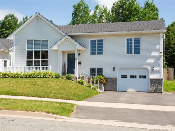187 McKnight St, Fredericton, NB E3A 5W4