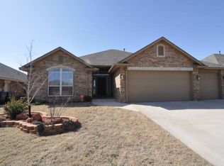9113 Shady Grove Rd, Moore, OK 73160