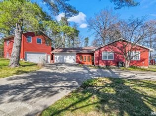 90 S Fox Mill Ln, Springfield, IL 62712