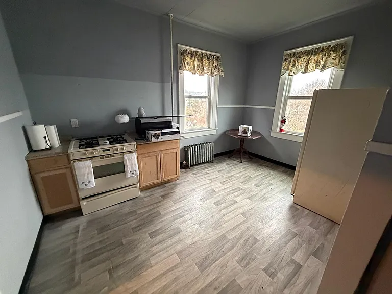 337 S Main Ave — Photo 9