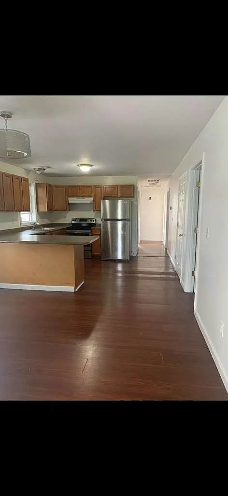 4 bed, 1430 sqft, $2,800 — Photo 3
