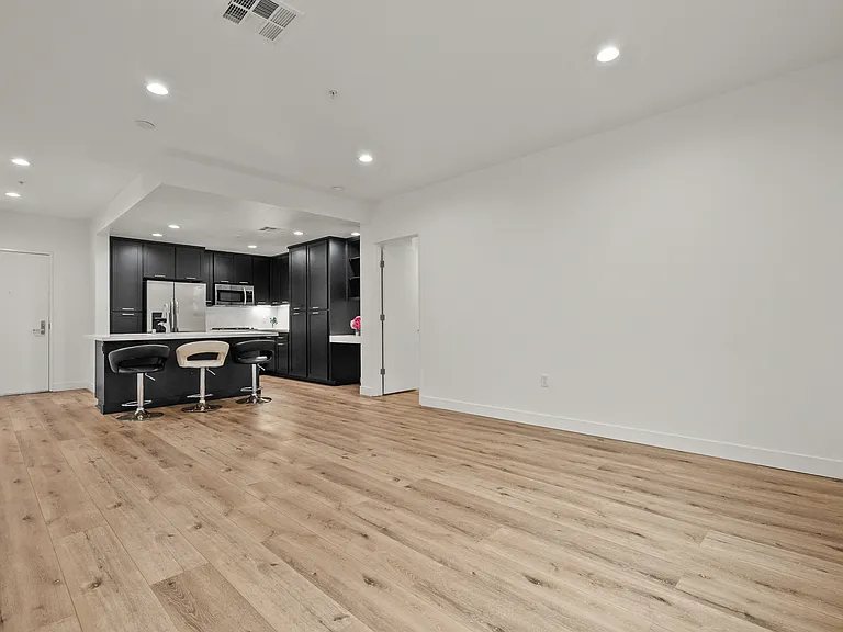 21301 Erwin St #206 — Photo 20