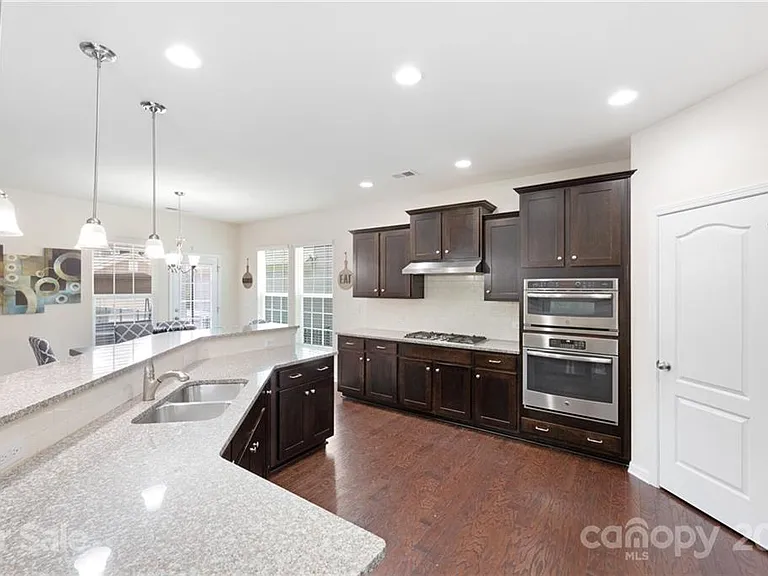 4020 Whittier Ln — Photo 11
