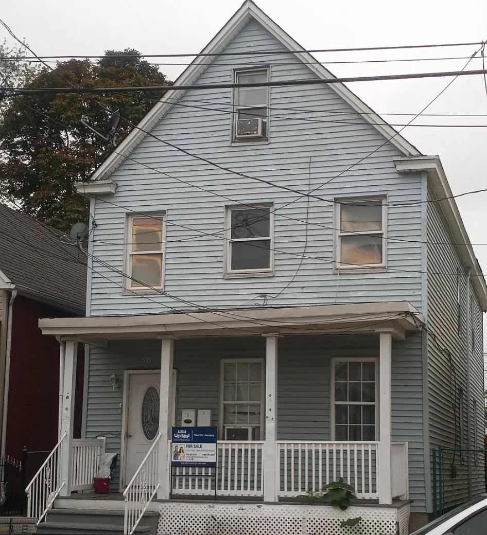 599 Charles St — Photo 1