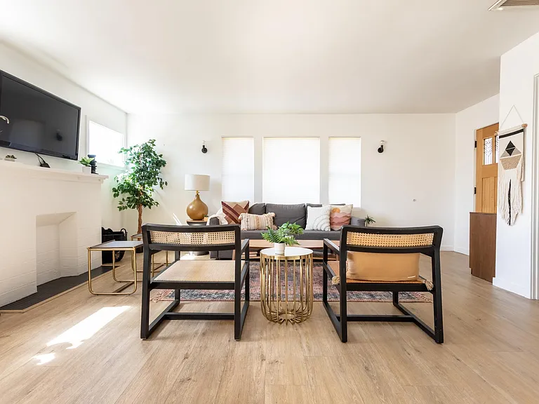 2918 S Harcourt Ave — Photo 16