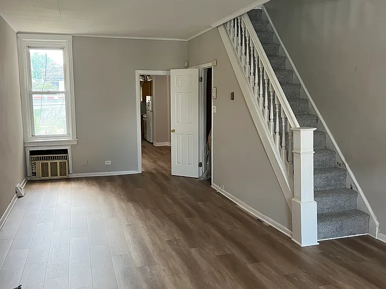 2062 Bridge St — Photo 9