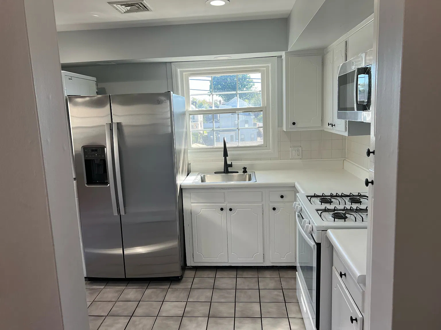 3 bed, 1.5 bath, 1540 sqft, $2,900 — Photo 2