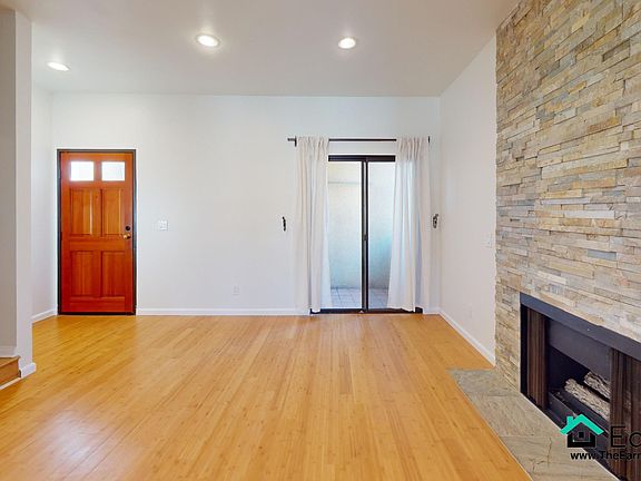 4th image of 2540 S Centinela Ave