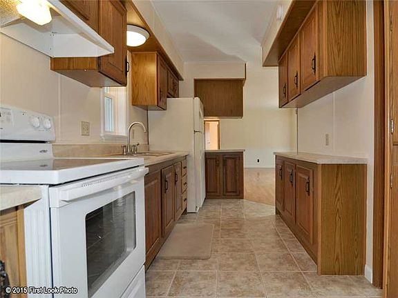 5th image of 131 Holiday Ct