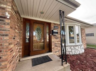 443 Dover Dr, Des Plaines, IL 60018