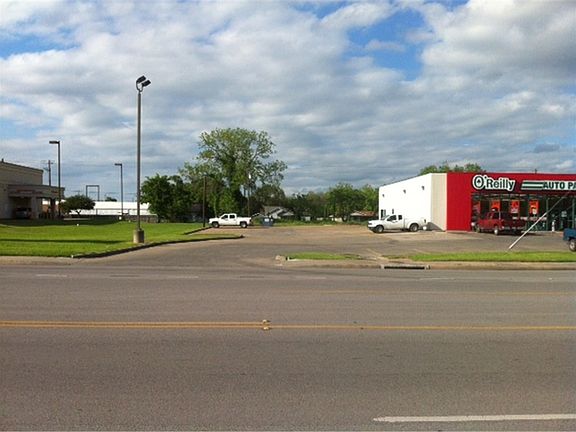 2nd image of 200 W Boling Hwy