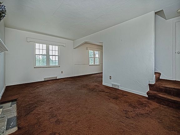 4th image of 532 Crestline Dr