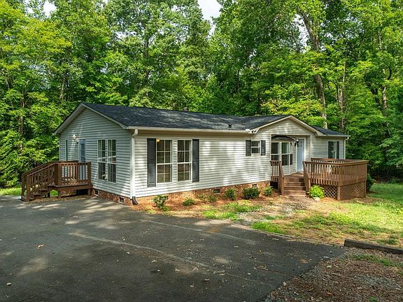 2nd image of 1510 Darlas Walk