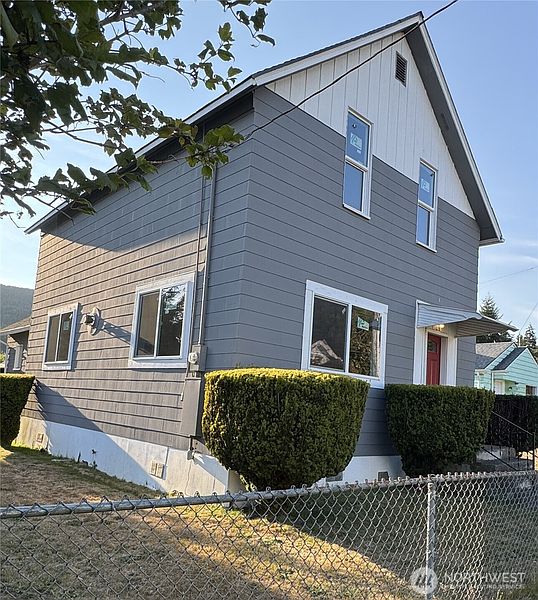 2nd image of 1118 Larch Street