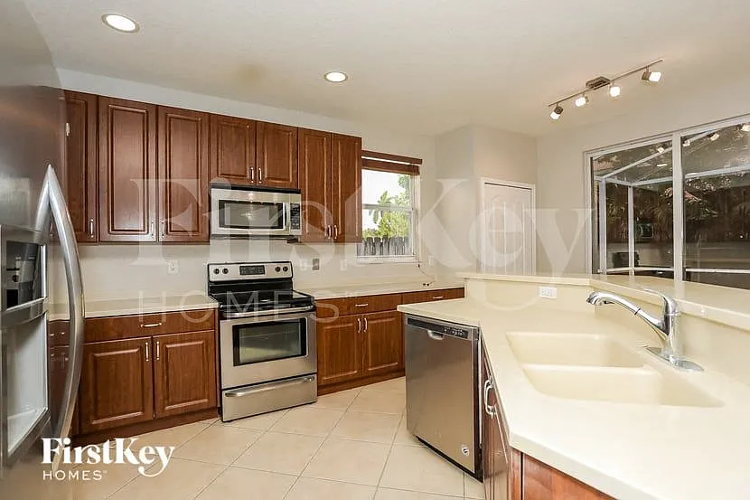 4 bed, 3.0 bath, 2530 sqft, $4,825 — Photo 4