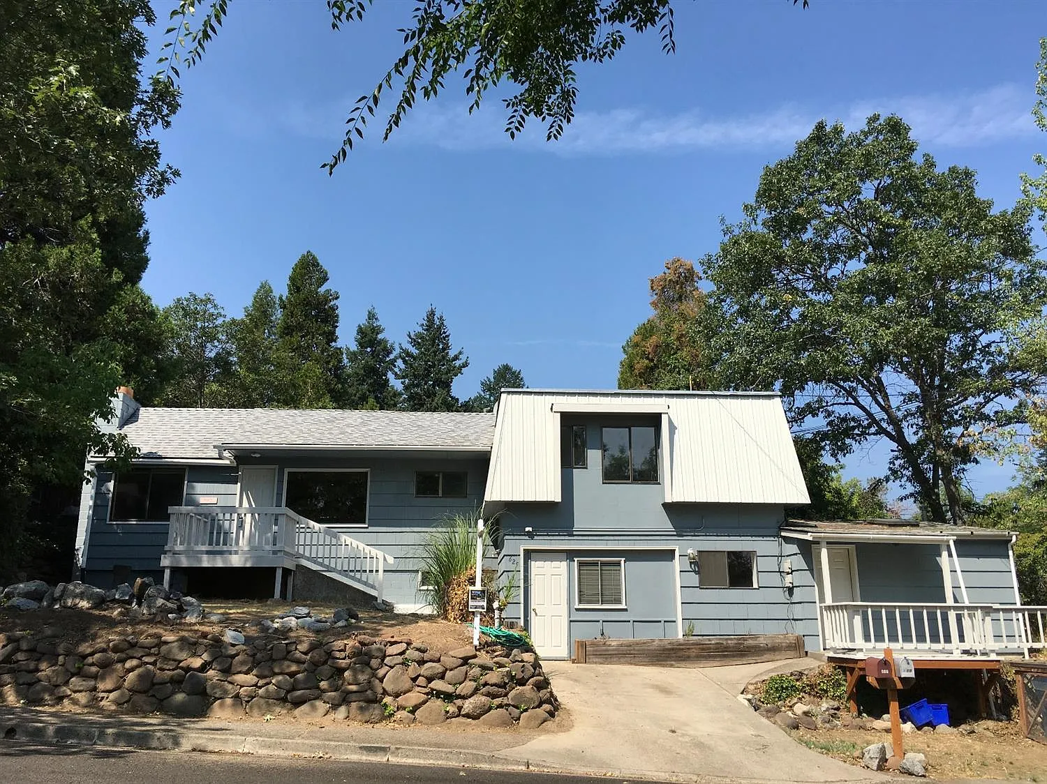 625 Beach St photo 1