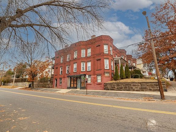 3rd image of 301-303 Linden St