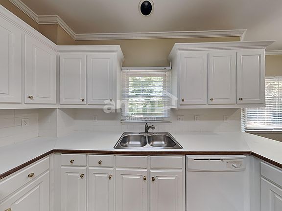 4th image of 623 Chesterfield Dr