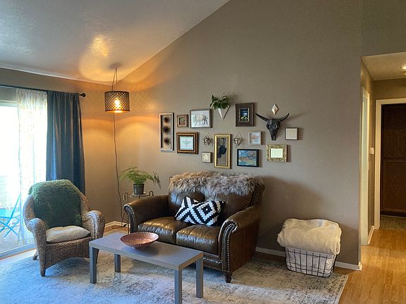4th image of 1454 E Foxboro Dr #2