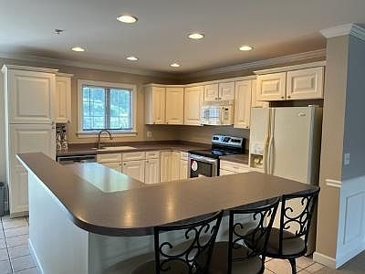 2nd image of 9707 Village Ln Unit 2