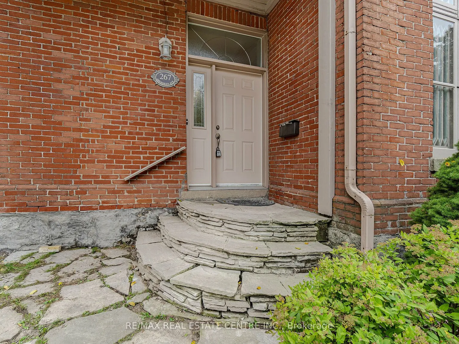 3 bed, $3,000 — Photo 4