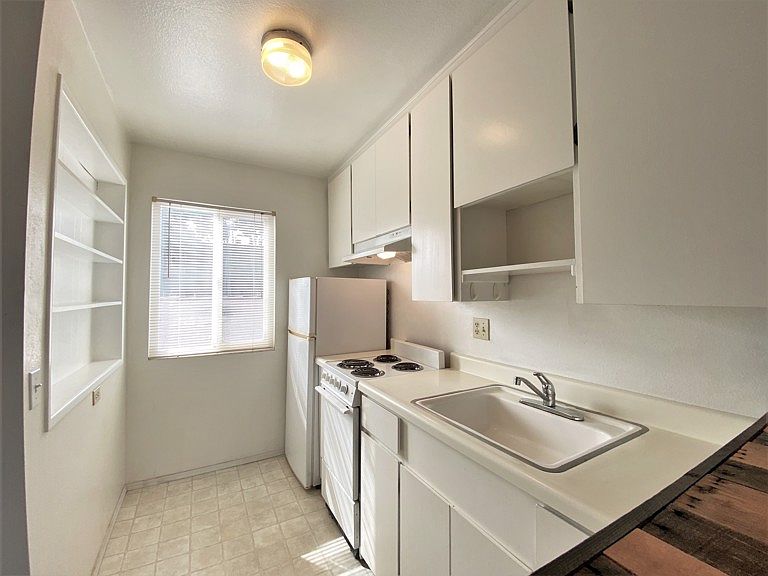 1st image of 911 Thomas Ave APT 10