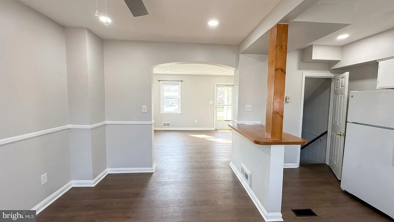 3 bed, 2.0 bath, 1260 sqft, $2,000 — Photo 3