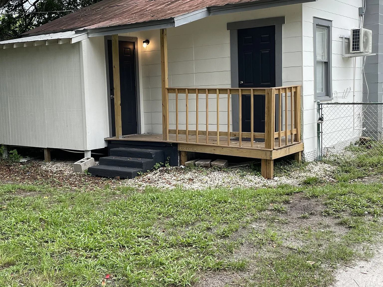 10007 North Arden Avenue - A — Photo 2