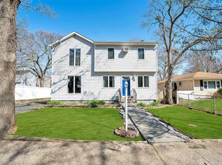 8 Nina Pl, Farmingville, NY 11738