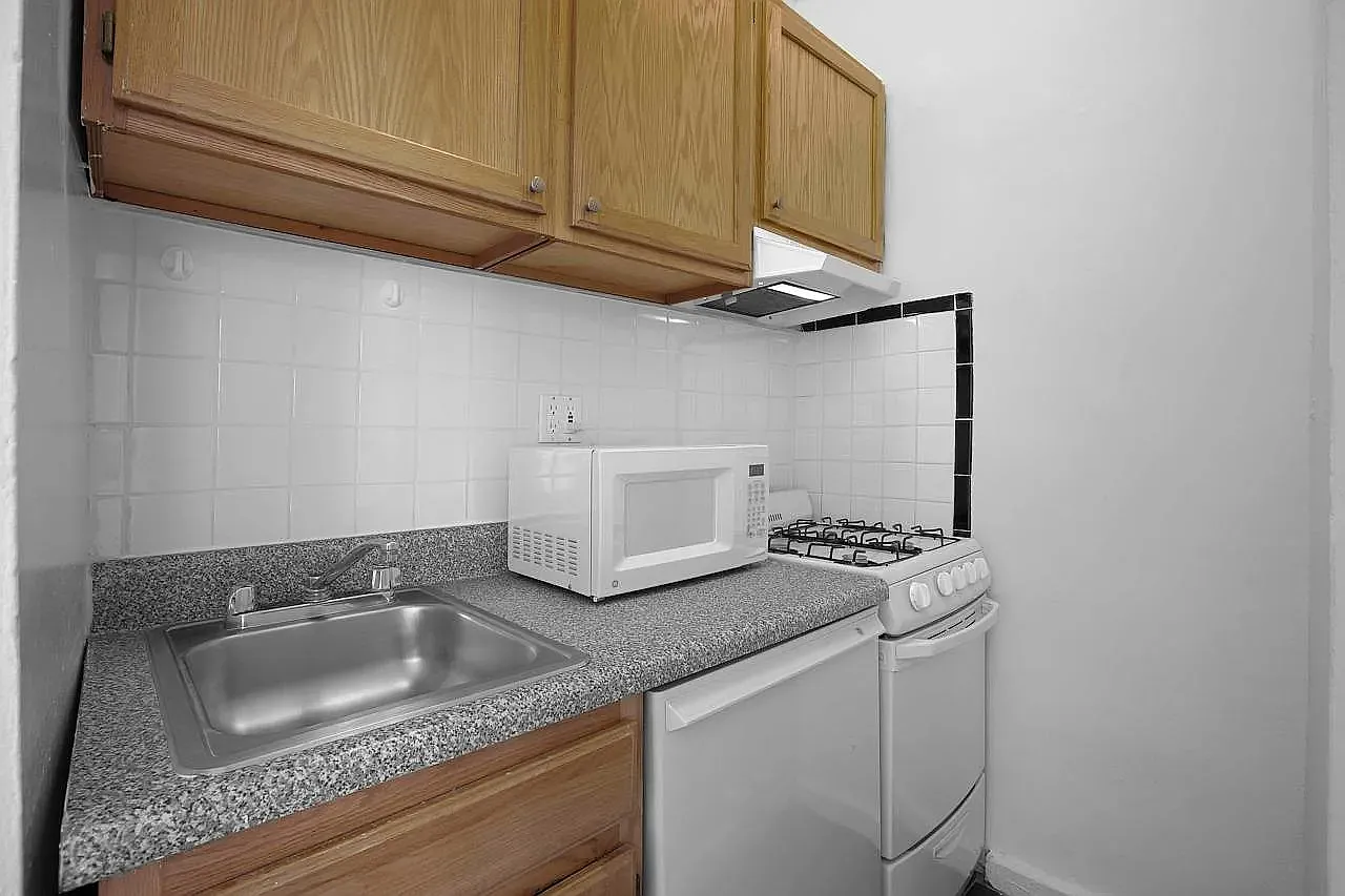 19 West 69th Street — Photo 3