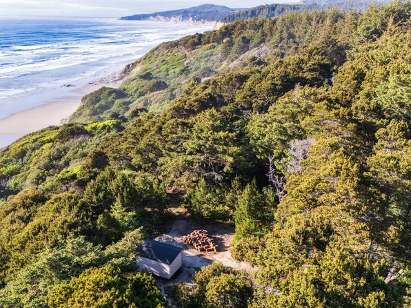 88677 Whiting Ln, Bandon, OR 97411