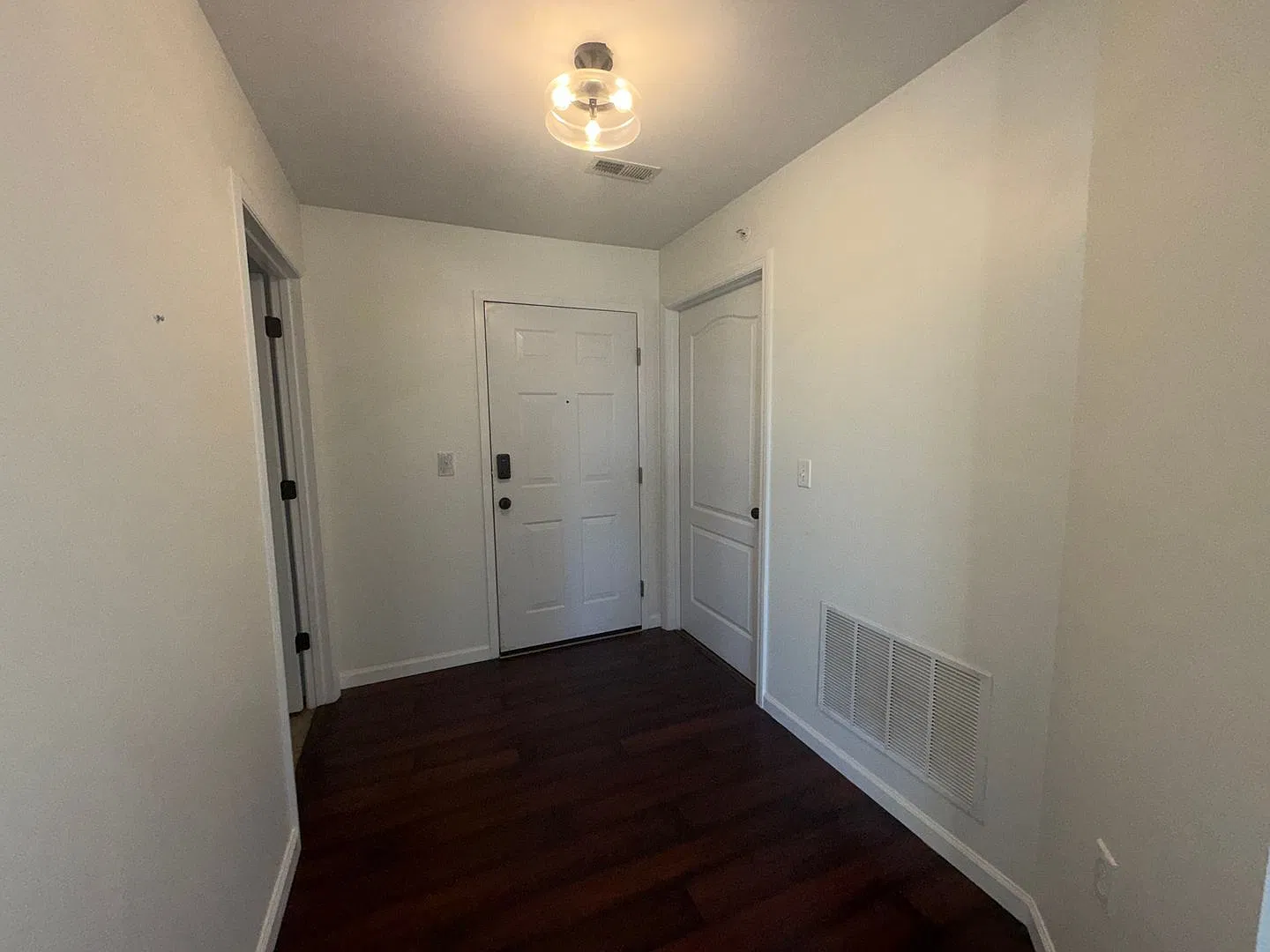 Spacious 2 Bedroom and 2 bath for Rent — Photo 2