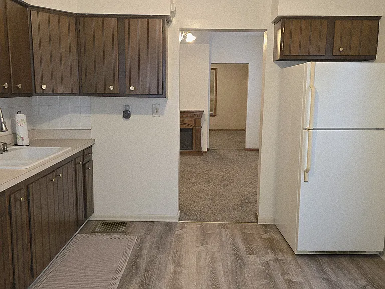 138 E Main St — Photo 7