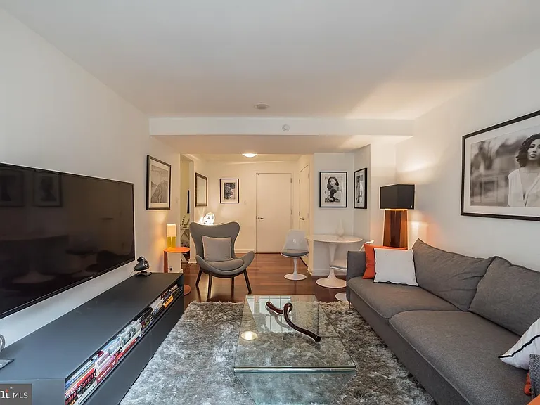 219 S 18th St #1521 — Photo 8