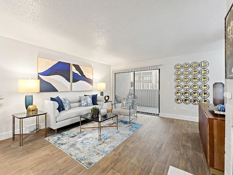The Admiral Apartments — Photo 3