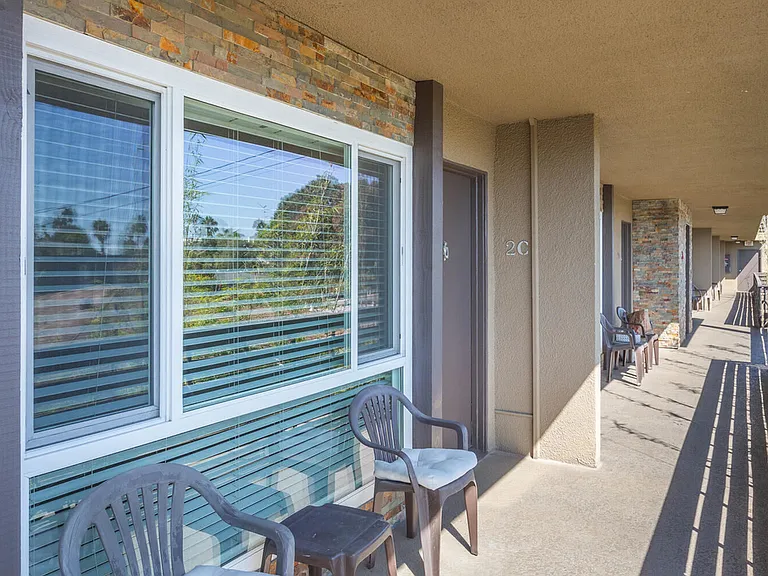 Elan Pacific Lofts — Photo 3