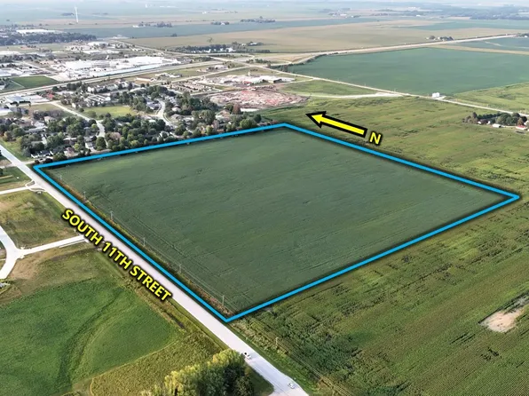 1121 S 11th St, Nevada, IA 50201