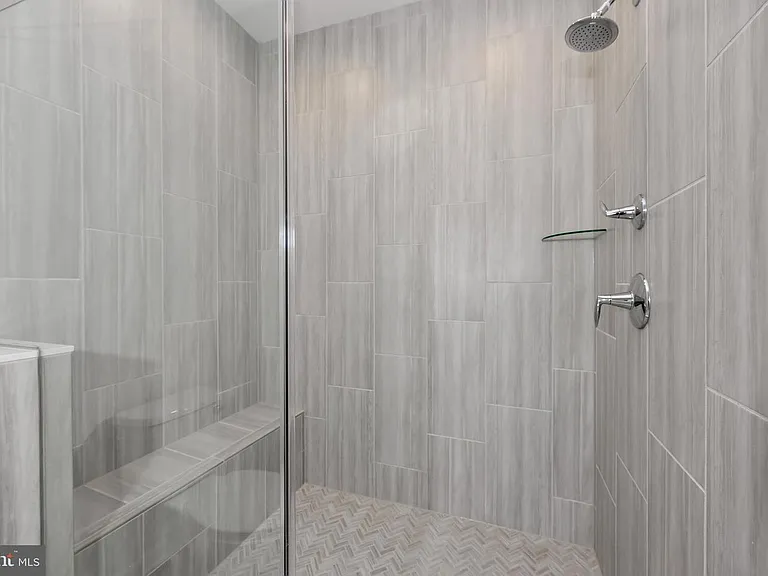20686 Glenmont Ter — Photo 16