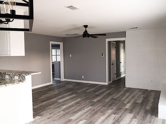 5th image of 814 W Pelton St
