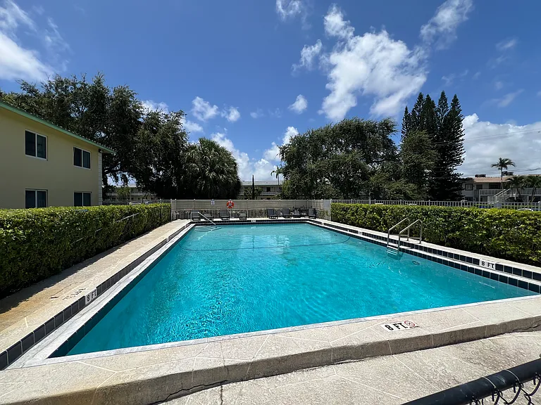 901 Pine Dr #7 — Photo 7