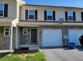 102 Park Pl, Womelsdorf, PA 19567