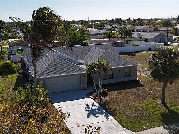 4th image of 3723 Pelican Blvd