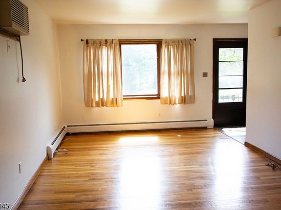 5th image of 17 Gould Pl