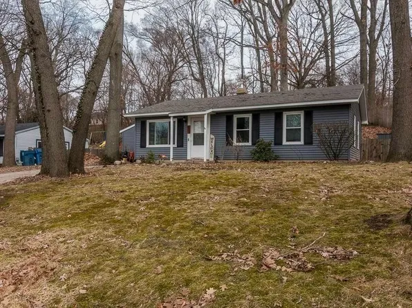 2512 Upper Riverview Dr, Kalamazoo, MI 49004