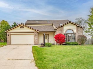 11220 Crested Oak Ct, Fort Wayne, IN