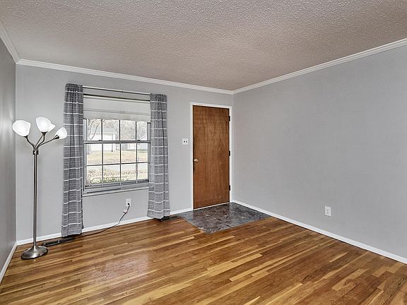 4th image of 530 Fox Crest Dr