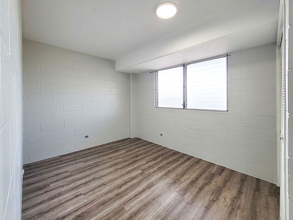 5th image of 526 N School St APT 407