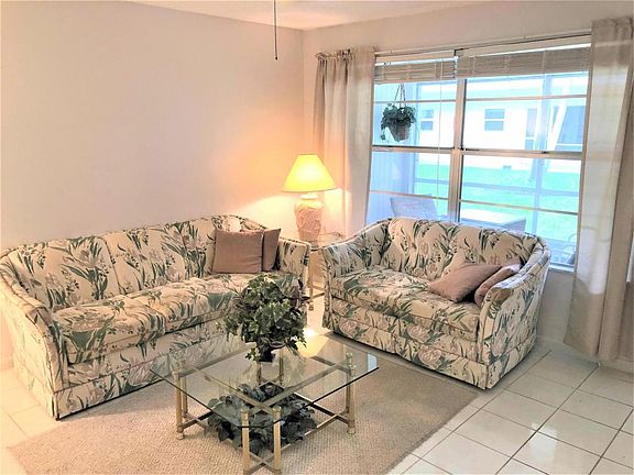 2nd image of 624 Snug Harbor Dr APT B2