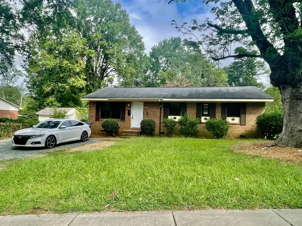 4205 Oak Forest Dr, Charlotte, NC 28215