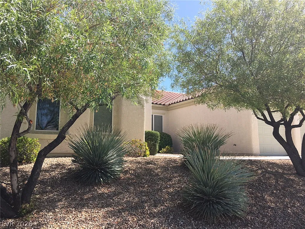 2 bed, 2.5 bath, 2592 sqft, $2,500 — Photo 2